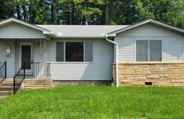 Charming 3 bed & 1 bath located in Gadsden!