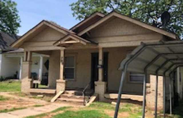 Three Bedroom/1 Bath Home/Spacious Rooms/Enclosed Back Porch