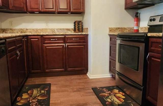 Charming 3-Bed, 2-Bath Home in Desirable Northwood South