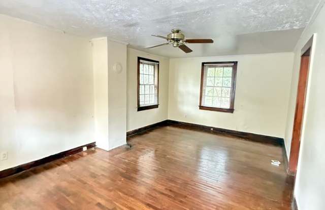 Photo of Downstairs Duplex 1 Bedroom, 1 Bath – Available Now | Downtown Chapel Hill