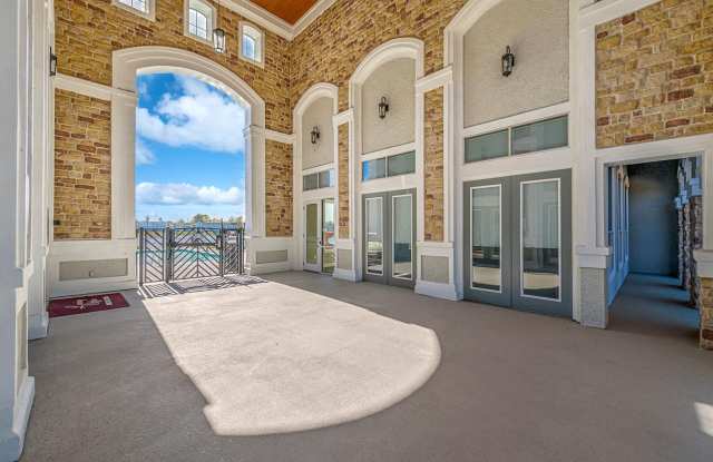 Lakeside Pointe Apartments & Townhomes