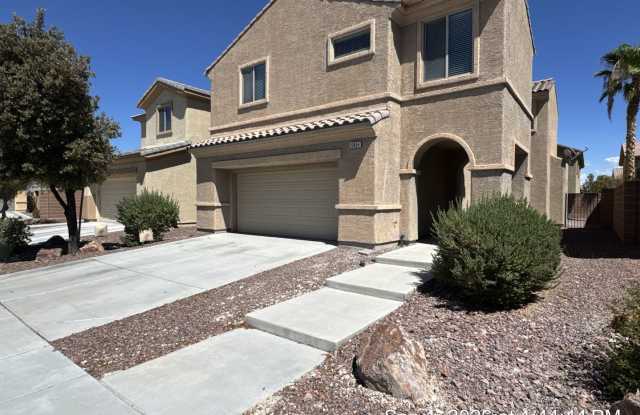 Beautiful Aliante Home with Huge Loft, New Carpet & Covered Patio
