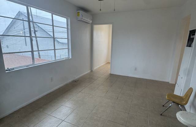 Photo of 2931 Peerless Avenue - 3