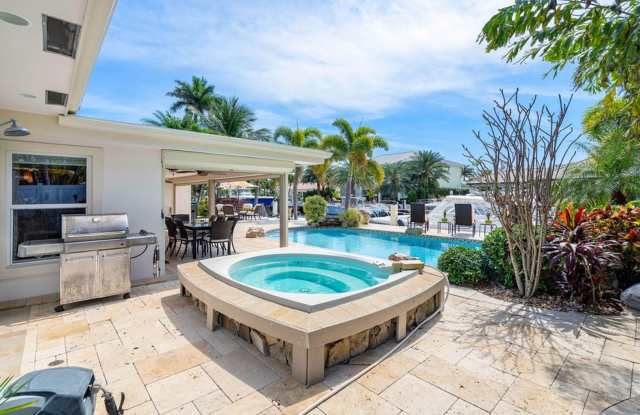 2330 NE 48th Street NE, Lighthouse Point, FL 33064