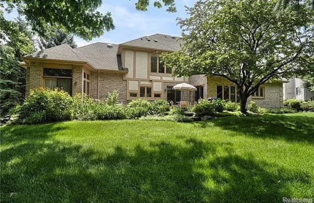 4502 CHERRY HILL Drive - 4502 Cherry Hill Drive, Orchard Lake Village, MI 48323