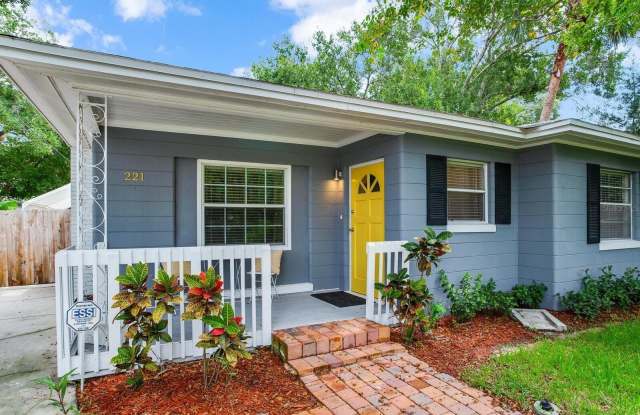 221 N CLEARVIEW AVENUE