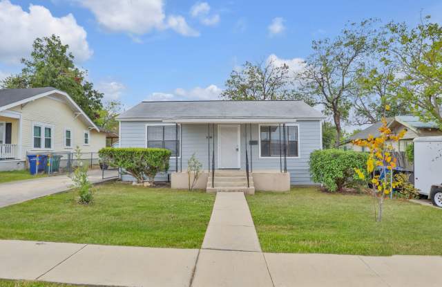 Photo of 1216 W Craig Pl