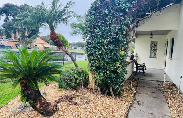 832 PALM HARBOR COURT