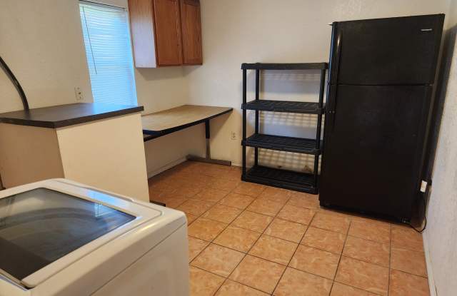 8607 Northeast 5th Street