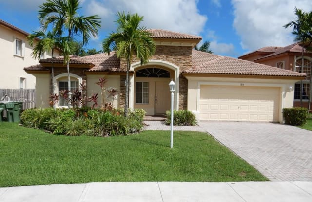 925 NE 36th Ave - 925 NE 36th Ave, Homestead, FL 33033