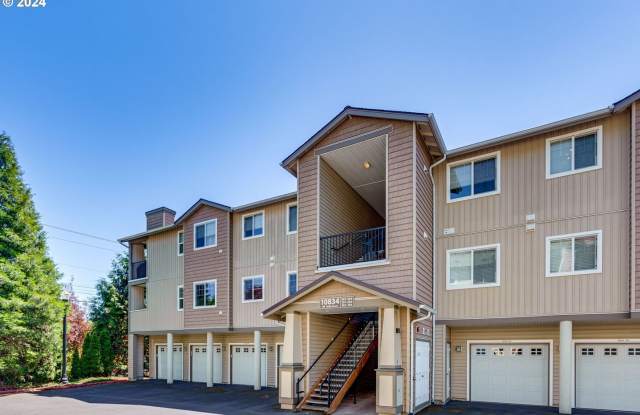 Spacious 2 Bedroom Condo in Hillsboro with Water/ Sewar & Garbage Included and 1 Car Garage!