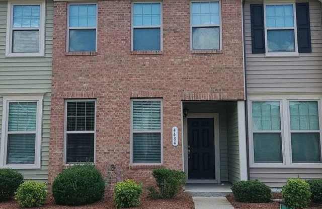 Room in 3 Bedroom Home at Middletown Dr