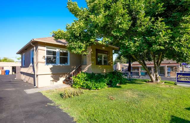 Charming Two Bedroom Napa Home