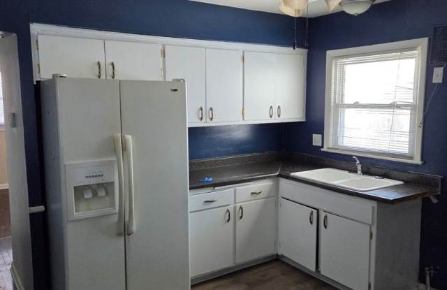 Photo of Large 4-Bedroom Single Family Home, Quiet Neighborhood. Available January 1st!