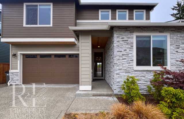 Naturally Lit 5-Bedroom Home with Fireplace, Main-Level Bedroom & Fenced Backyard