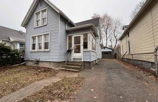 4 Bedroom 2 Bath Single Family Home W/Garage!