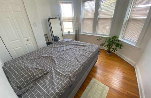 2419 N Oak Park Avenue unit: 2C