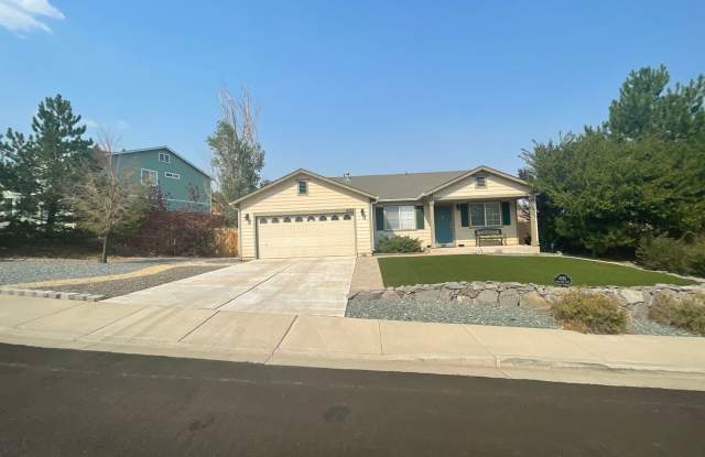 Spacious 2 bedroom plus a den 2 bath 2 car garage in Northwest Reno!