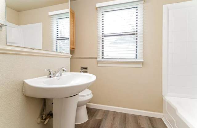 434 East Cottage Avenue