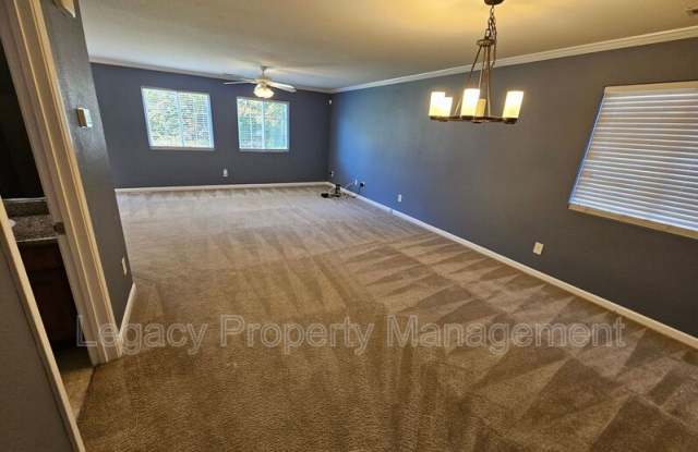 312 Walnut Crossing Dr