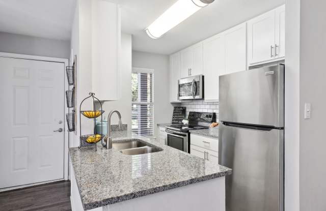 Photo of Luna Pointe