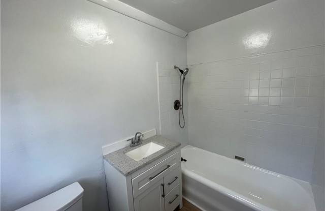 Photo of 624 North Roxbury Drive