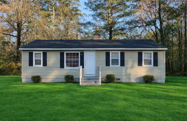 Quaint home located in City Limits