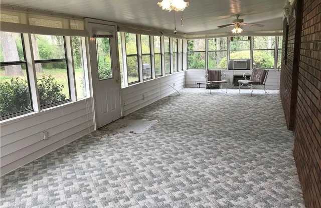 Room in 5 Bedroom Home at Flagler Cir