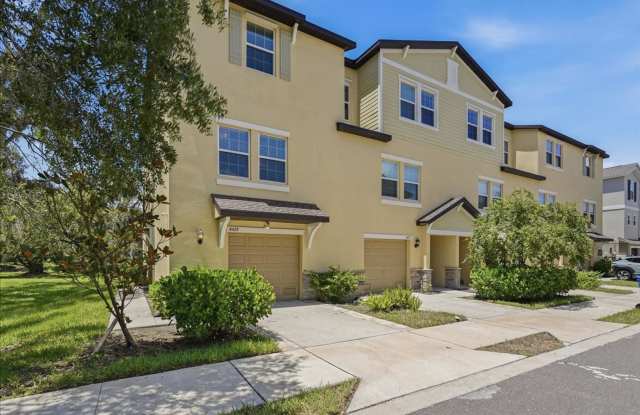 Gated Townhouse Community – Palm River | Just 10 Minutes from Downtown Tampa