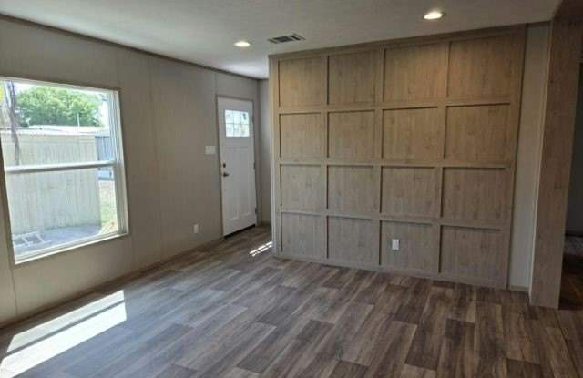 1399 Belcher Rd South