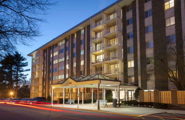 Photo of Congressional Towers