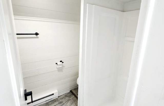 Wayne St W Duplex (931 and 931 1/2)