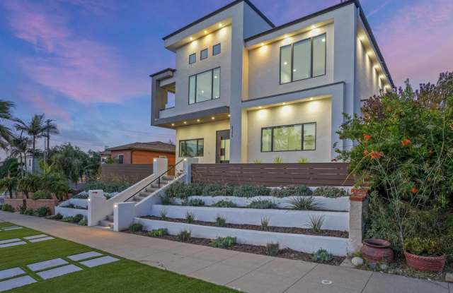 Photo of 4386 NEWPORT AVE