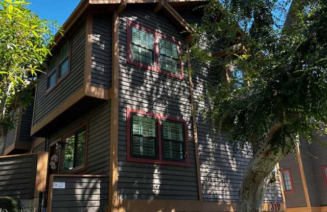 Photo of Townhouse in the heart of Pasadena