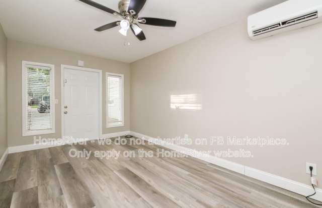 1203 1/2 Sheridan Rd