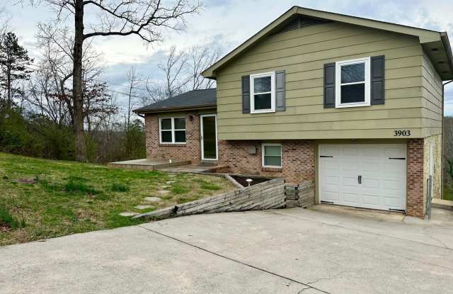 3 bedroom 1.5 bath now available in Ooltewah, TN - 3903 West Freedom Circle, Hamilton County, TN 37421