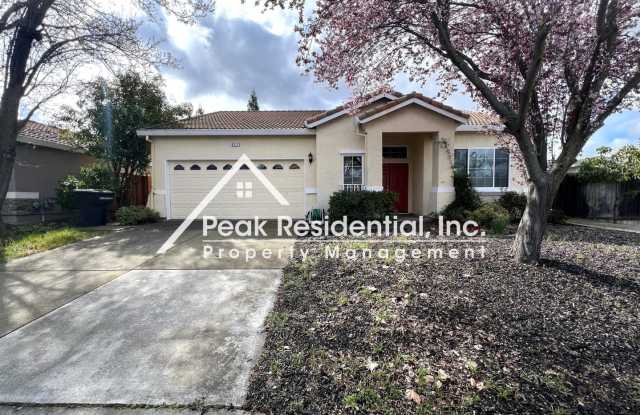 Wonderful 3bd/2ba Folsom Home With Pool and RV Access! - 921 Moonlit Way, Folsom, CA 95630