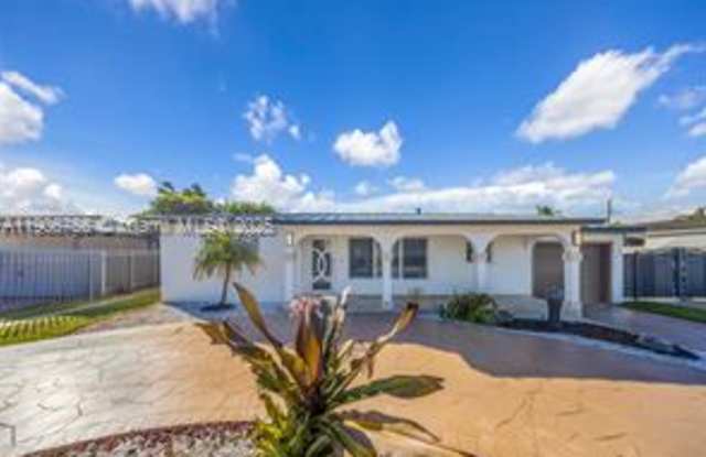 Photo of 490 W 33rd Pl