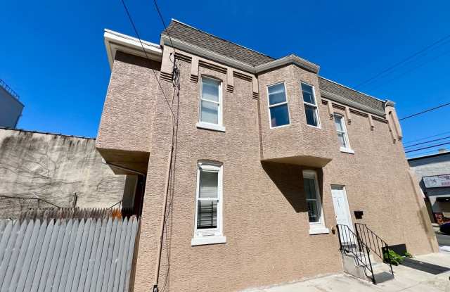 Stunning 4-Bedroom Townhome Near Temple University! Available NOW!