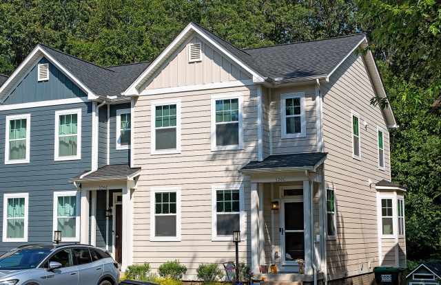 Pet-Friendly Fry's Spring Townhome Near 5th St Station