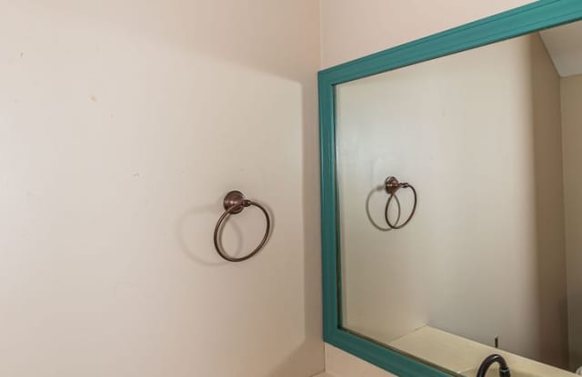 2 BR, 2.5 BA Townhouse close to SJAFB! Newly renovated!