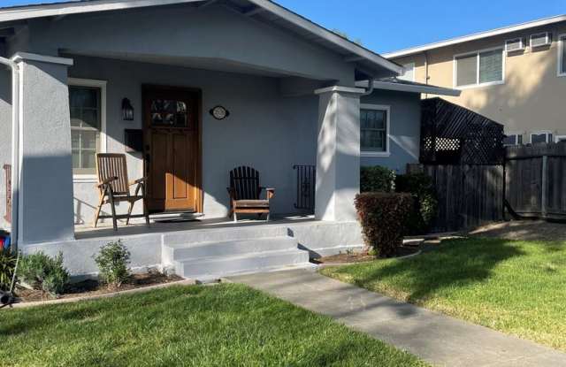 2 Bedrooms, 1 Bathroom Charmer Near Downtown Napa