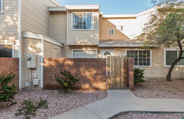Photo of 2 bed/2 bath Townhome in a great Mesa location!