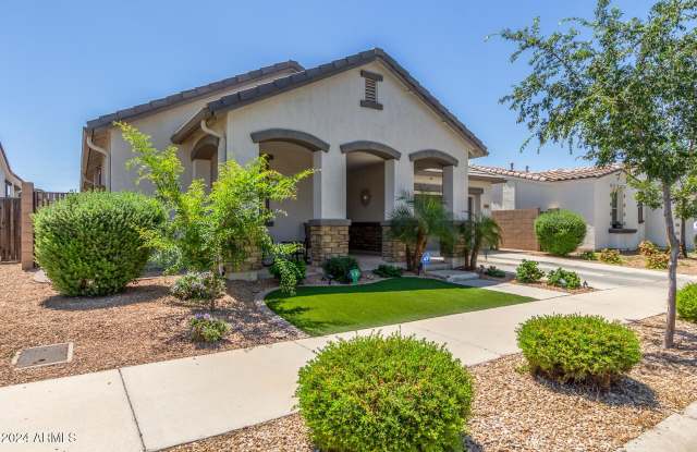 22469 E CAMINA PLATA --