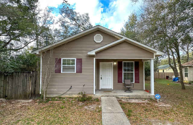 3 Bedroom 1 Bath Cottage home in Pensacola! - 4420 Marlane Drive, Bellview, FL 32526