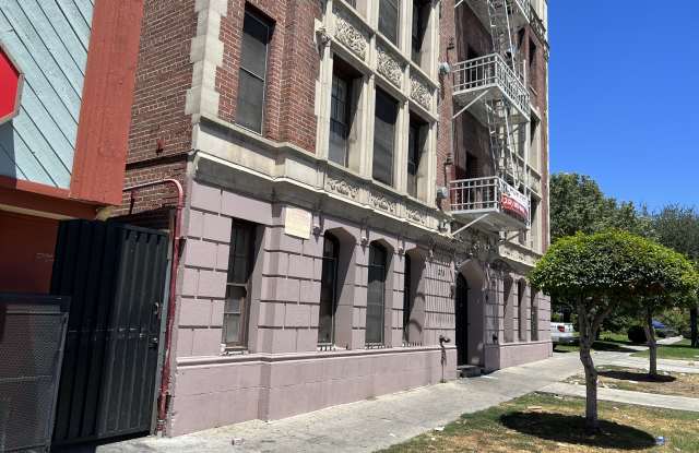 Photo of 275 S New Hampshire Ave