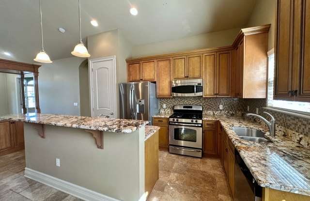 Spacious Haile Plantation Apartment – 3BR/2BA with Over 2,000 Sq. Ft. | Pet Friendly  Prime Location!