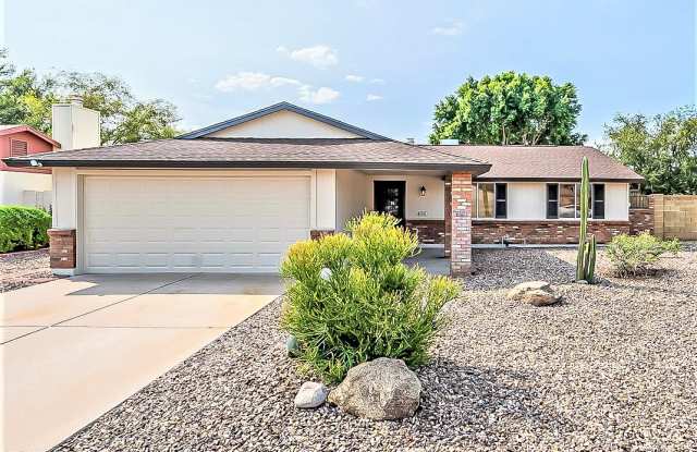 Photo of 1525 W El Alba Way