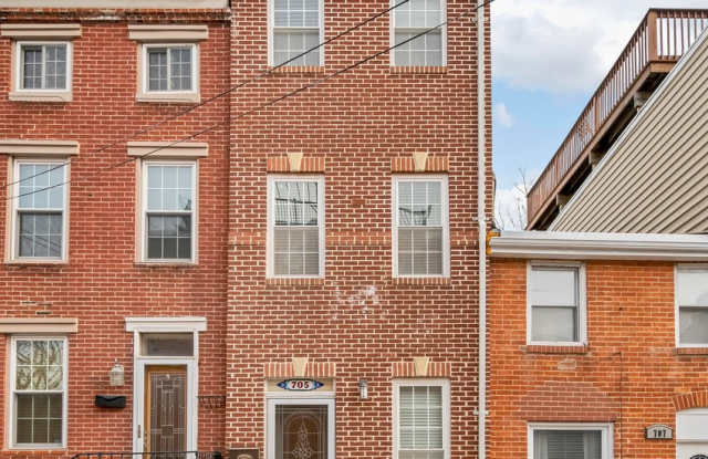 3 Bedroom, 2.5 Bathroom Townhouse in Canton