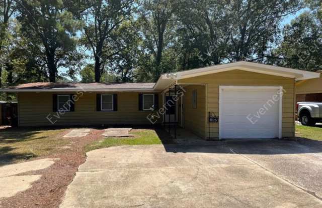 815 Berwood Dr